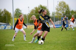 01 mei 2022 vv Schaesberg VR2 -ST Sportclub´25 SV Simpelveld VR1 (5)