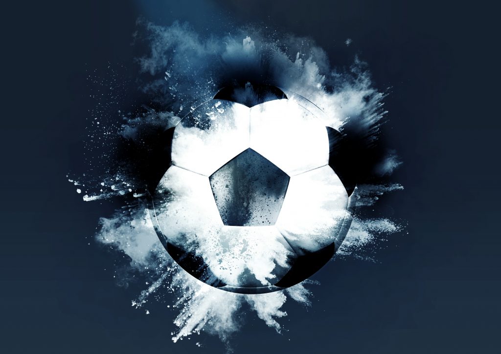 粉砕するサッカーボール